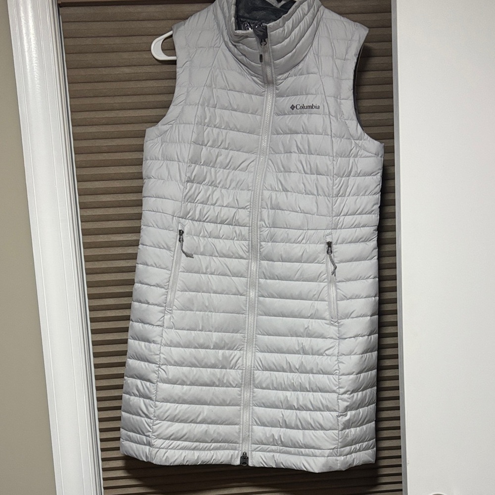 Columbia Women's Light Gray Quilted Vest never worn, pricetag removed - Picture 5 of 5